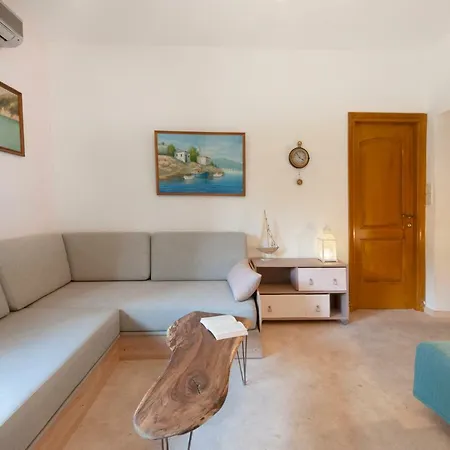 Private Seafront House In With Amazing View Of Diaporos Island *